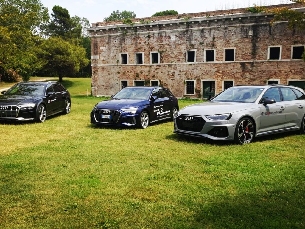 Audi A6, A3 e RS4 di fronte alla casa matta del circolo del golf Venezia